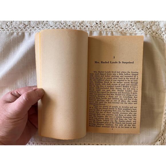 1981 Anne of Green Gables by L. M. Montgomery: Vintage Classic Novel - Picture 3 of 4